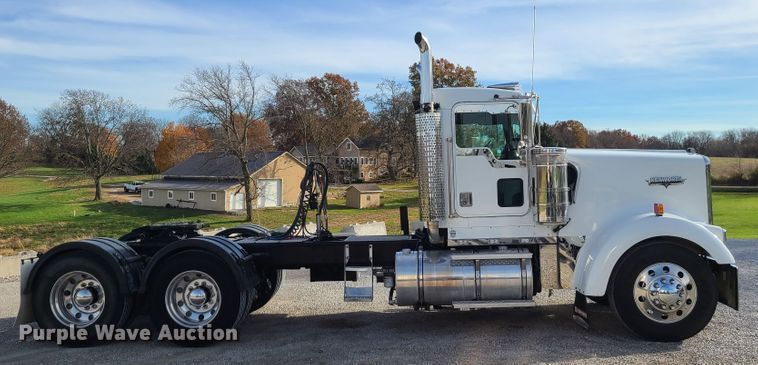 image for item DJ1499 2000 Kenworth W900  semi truck