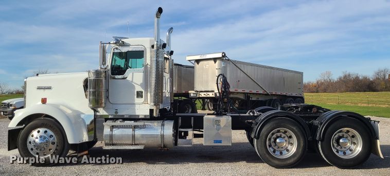 image for item DJ1499 2000 Kenworth W900  semi truck