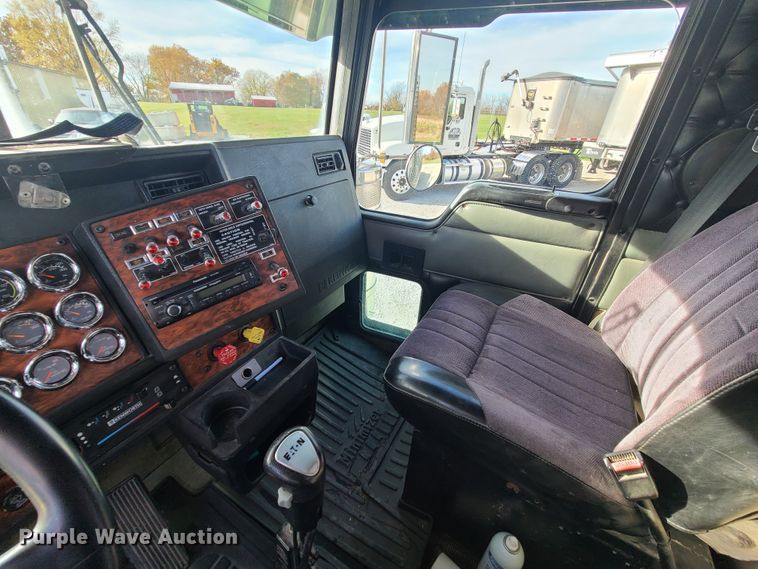 image for item DJ1499 2000 Kenworth W900  semi truck