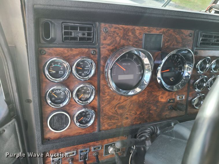 image for item DJ1499 2000 Kenworth W900  semi truck