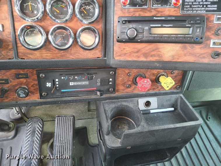 image for item DJ1499 2000 Kenworth W900  semi truck