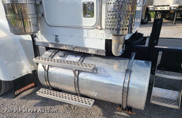 image for item DJ1499 2000 Kenworth W900  semi truck