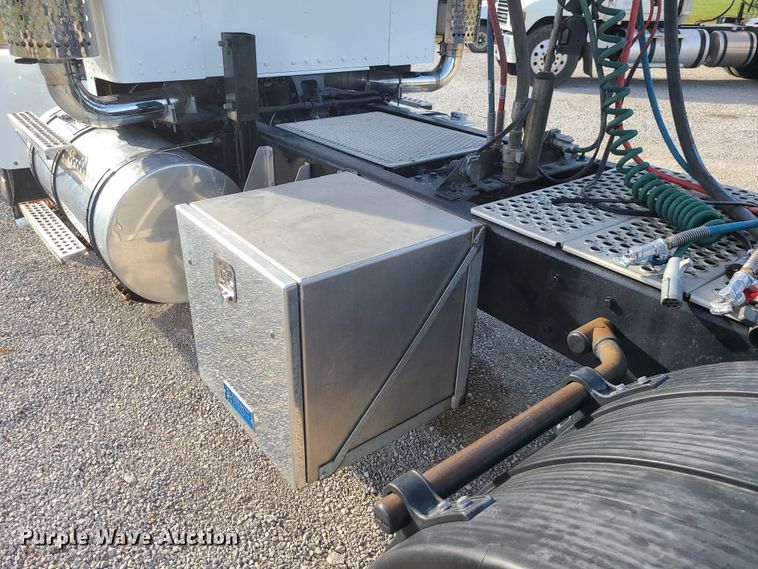 image for item DJ1499 2000 Kenworth W900  semi truck