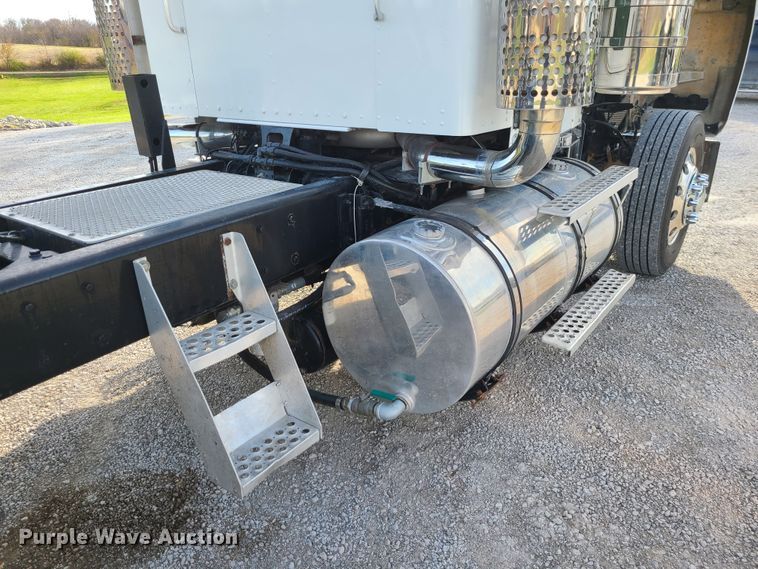 image for item DJ1499 2000 Kenworth W900  semi truck