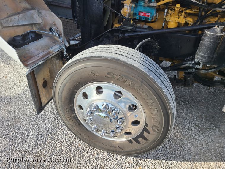 image for item DJ1499 2000 Kenworth W900  semi truck