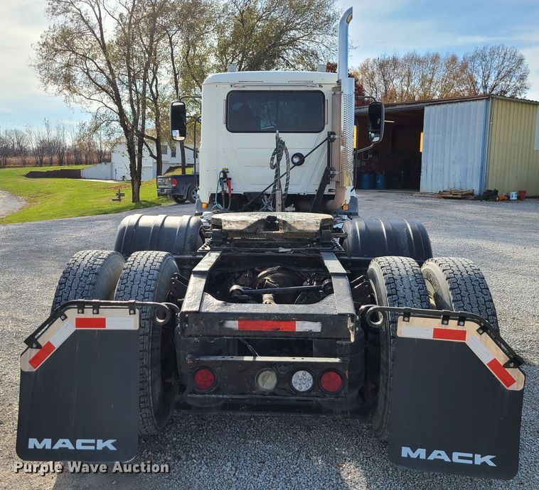 image for item DJ1513 2007 Mack CXP613  semi truck
