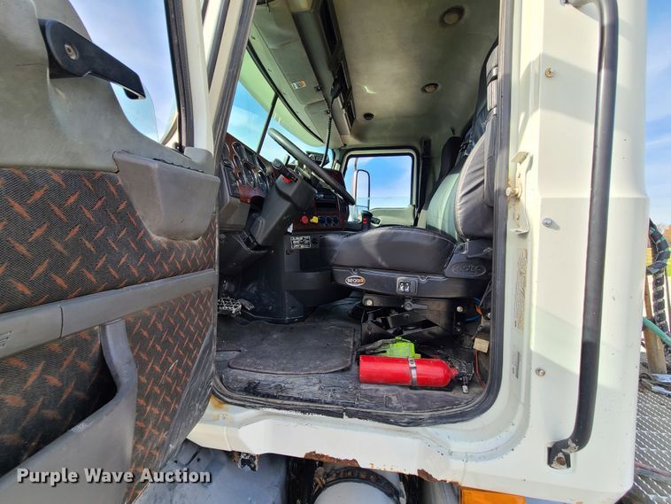 image for item DJ1513 2007 Mack CXP613  semi truck