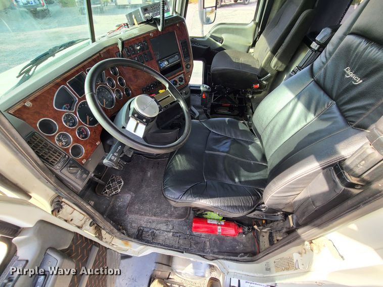 image for item DJ1513 2007 Mack CXP613  semi truck