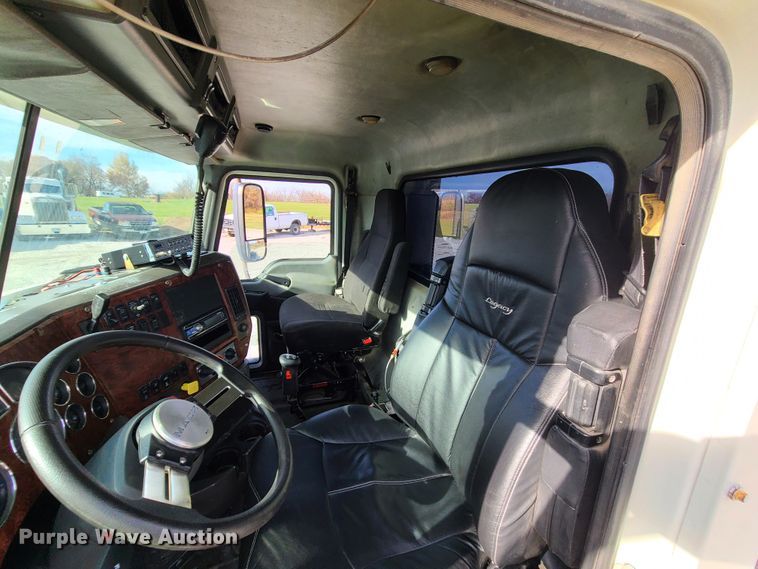 image for item DJ1513 2007 Mack CXP613  semi truck