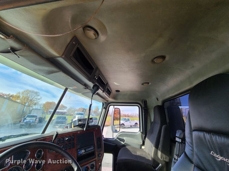 image for item DJ1513 2007 Mack CXP613  semi truck