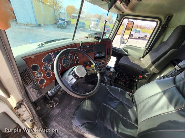 image for item DJ1513 2007 Mack CXP613  semi truck