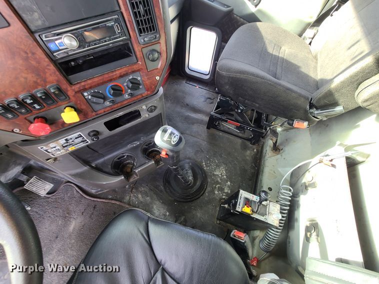 image for item DJ1513 2007 Mack CXP613  semi truck