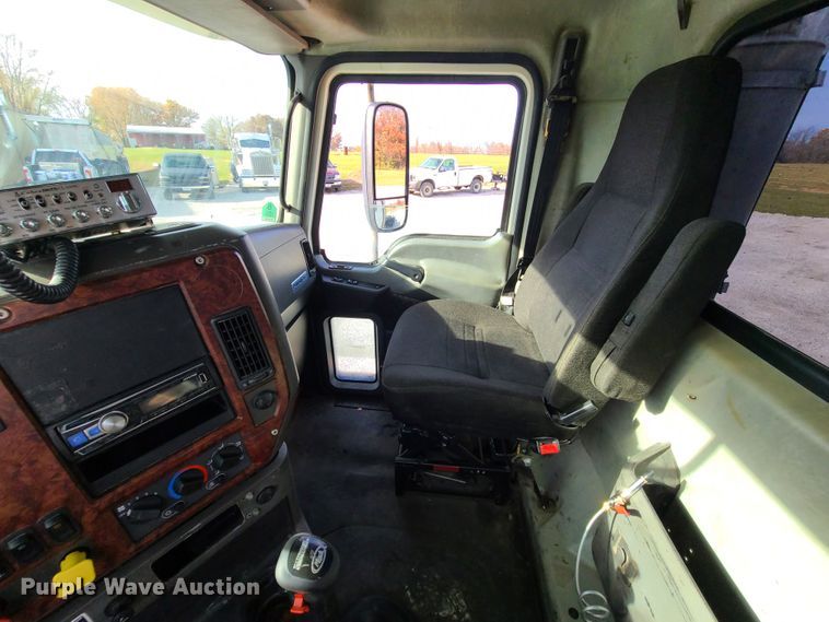 image for item DJ1513 2007 Mack CXP613  semi truck