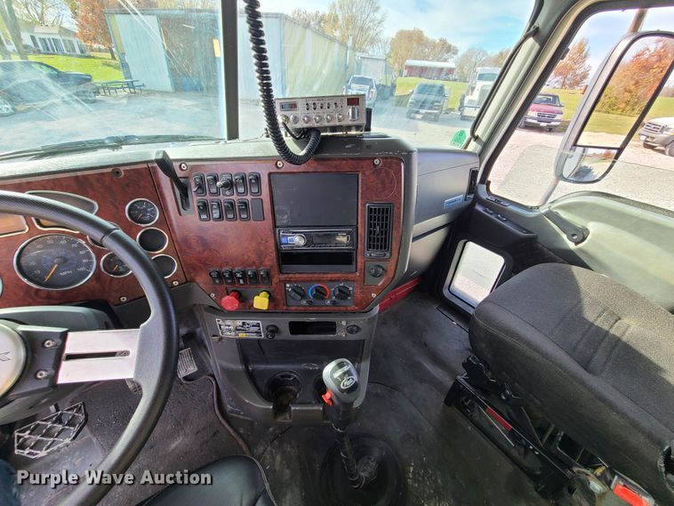 image for item DJ1513 2007 Mack CXP613  semi truck