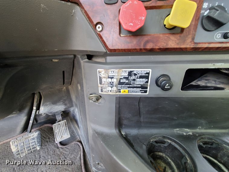 image for item DJ1513 2007 Mack CXP613  semi truck