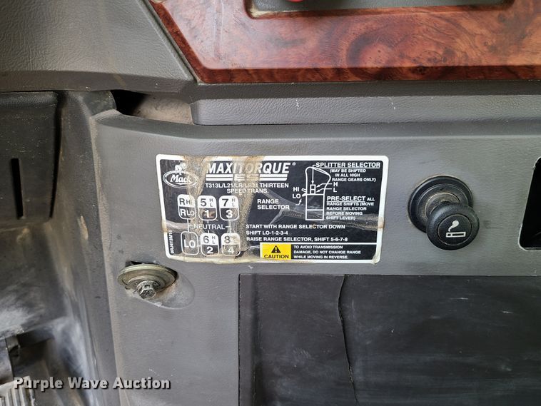 image for item DJ1513 2007 Mack CXP613  semi truck