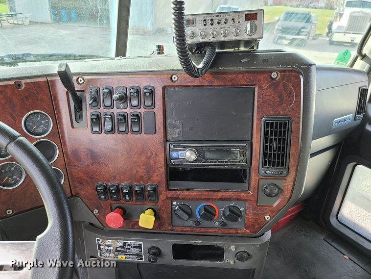 image for item DJ1513 2007 Mack CXP613  semi truck