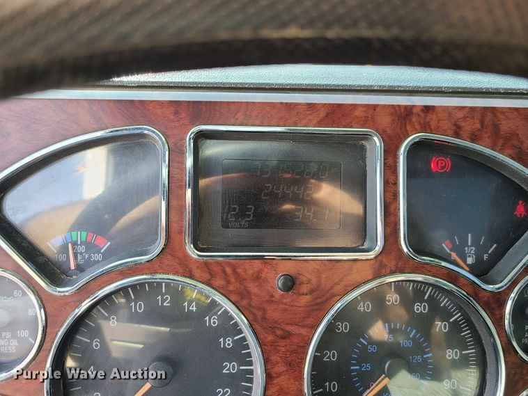 image for item DJ1513 2007 Mack CXP613  semi truck