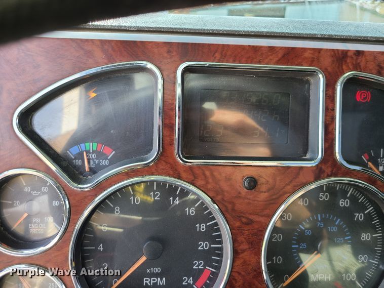 image for item DJ1513 2007 Mack CXP613  semi truck