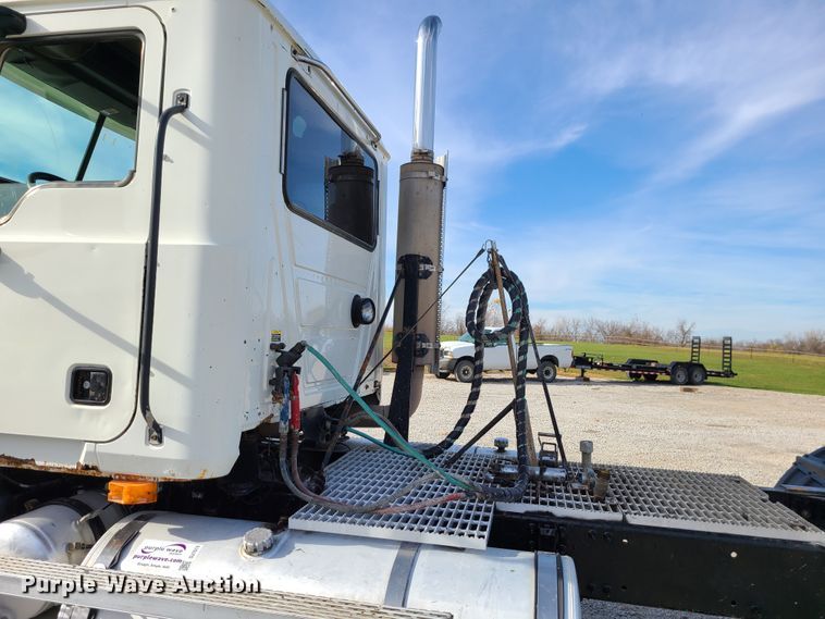 image for item DJ1513 2007 Mack CXP613  semi truck