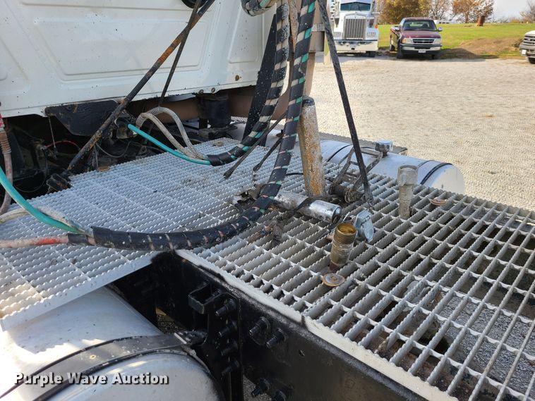 image for item DJ1513 2007 Mack CXP613  semi truck