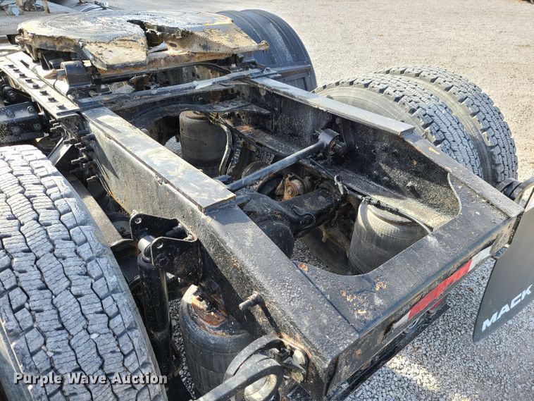 image for item DJ1513 2007 Mack CXP613  semi truck