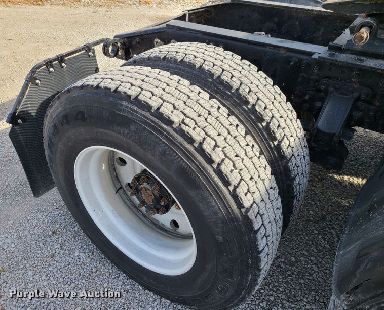 image for item DJ1513 2007 Mack CXP613  semi truck