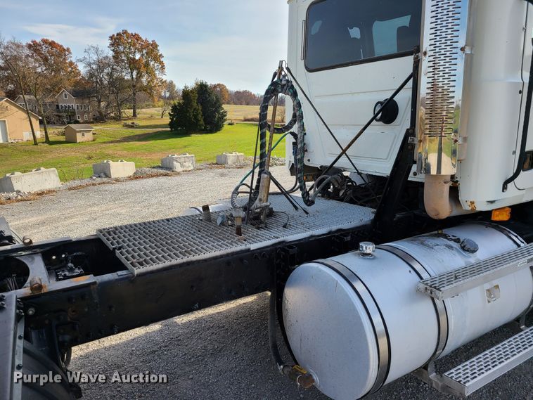 image for item DJ1513 2007 Mack CXP613  semi truck