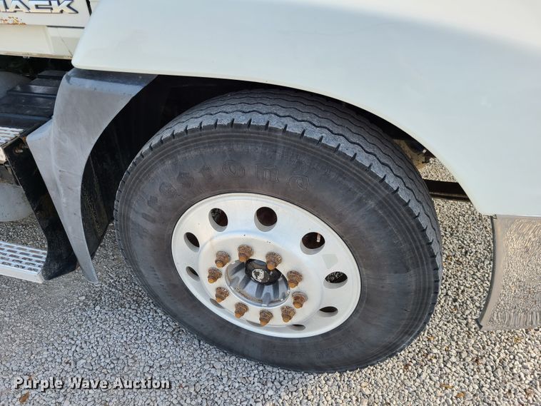 image for item DJ1513 2007 Mack CXP613  semi truck