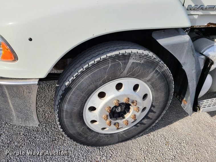 image for item DJ1513 2007 Mack CXP613  semi truck