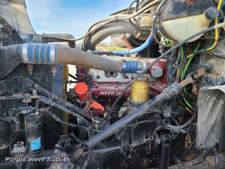 image for item DJ1513 2007 Mack CXP613  semi truck