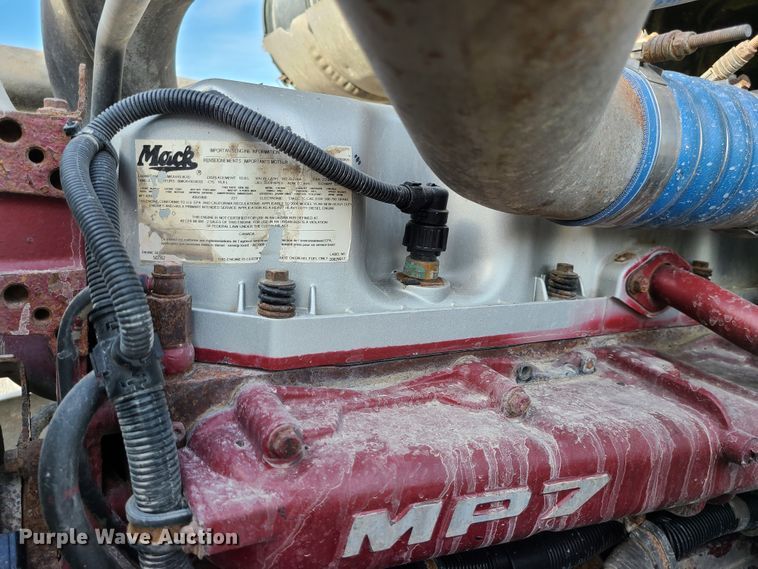 image for item DJ1513 2007 Mack CXP613  semi truck