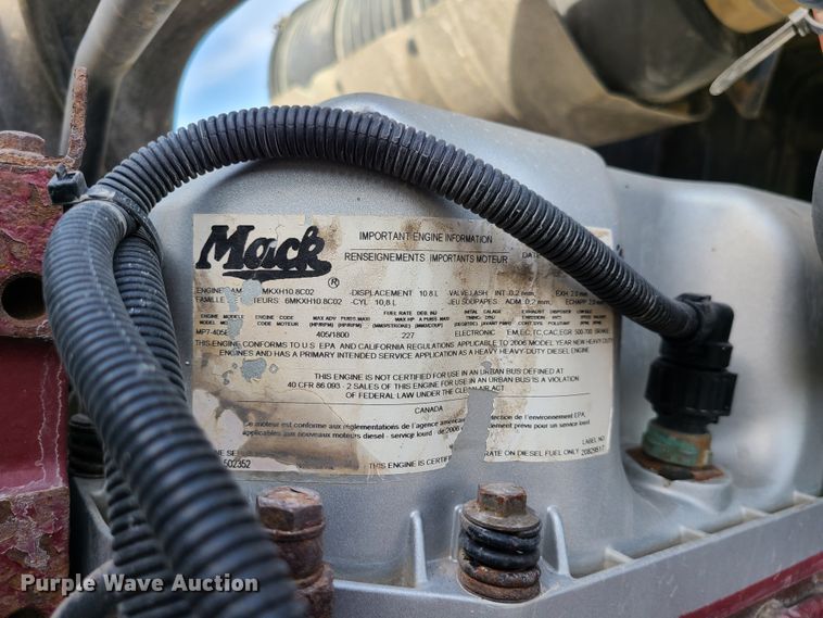 image for item DJ1513 2007 Mack CXP613  semi truck