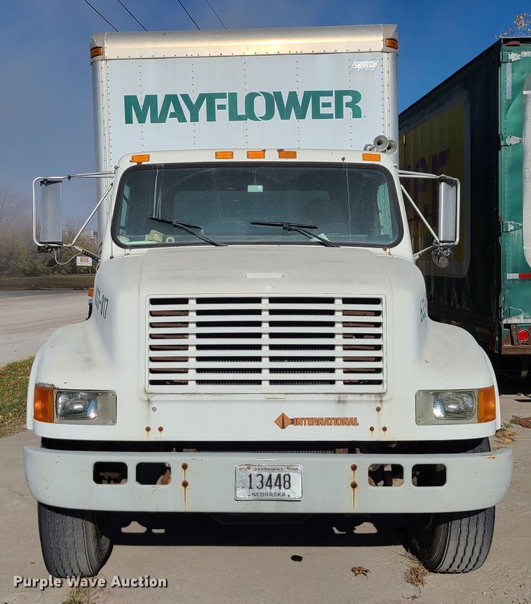 image for item DJ1610 1990 International 4900  box truck