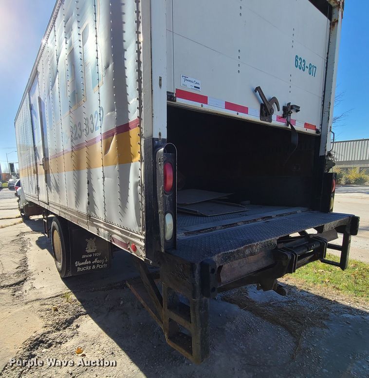 image for item DJ1610 1990 International 4900  box truck