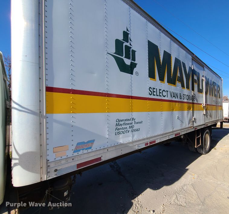 image for item DJ1610 1990 International 4900  box truck