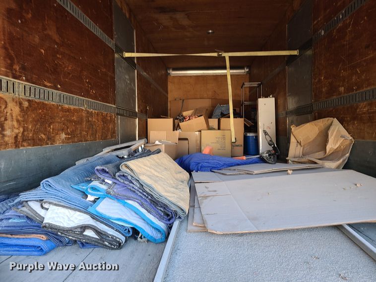 image for item DJ1610 1990 International 4900  box truck