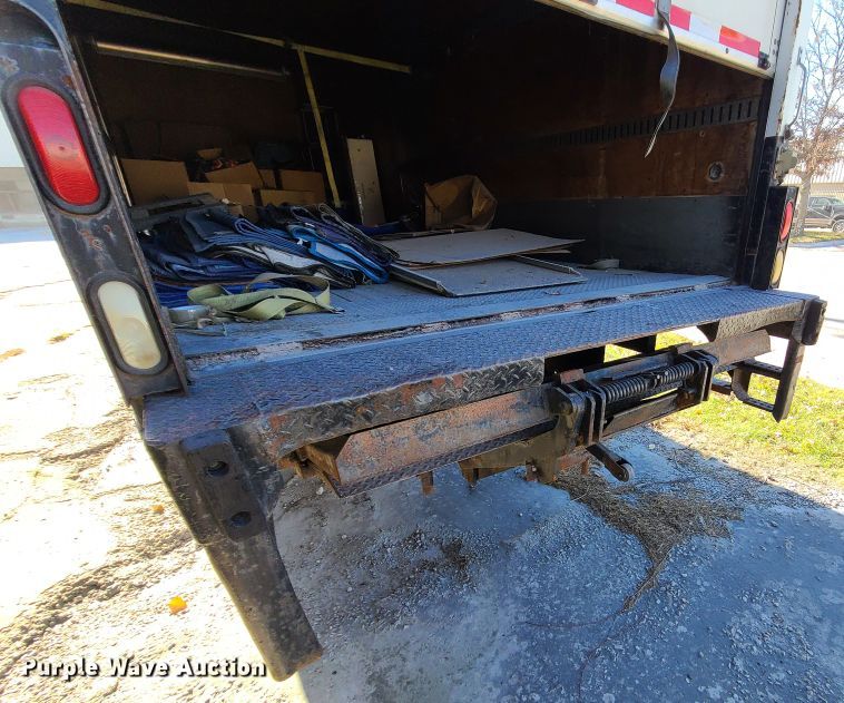 image for item DJ1610 1990 International 4900  box truck