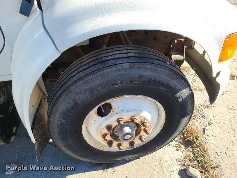 image for item DJ1610 1990 International 4900  box truck