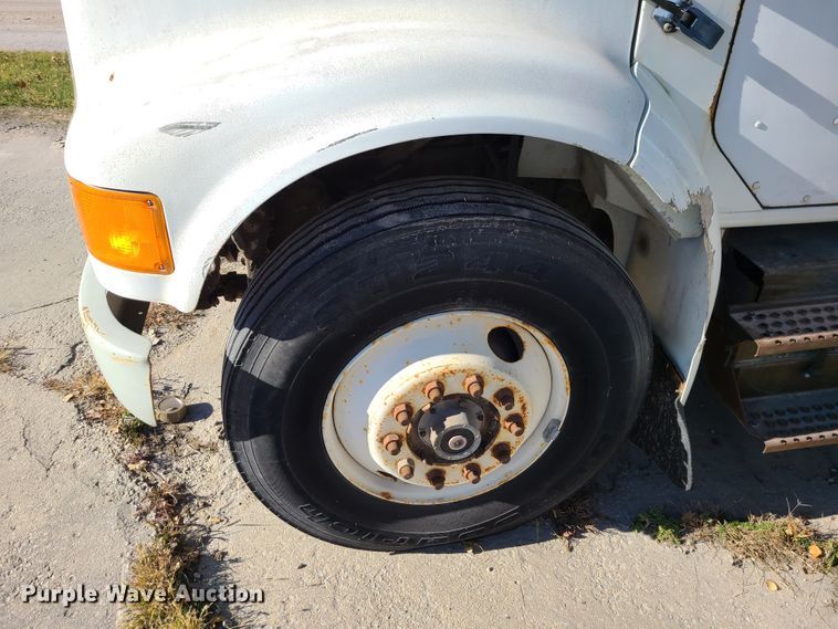 image for item DJ1610 1990 International 4900  box truck