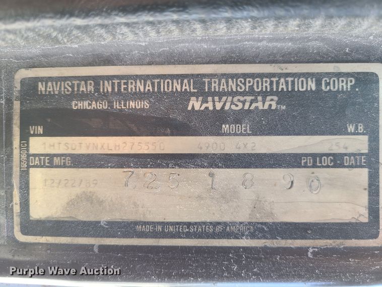 image for item DJ1610 1990 International 4900  box truck