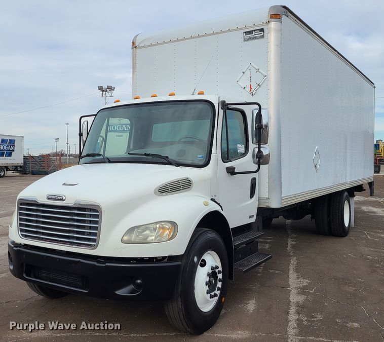 image for item DJ1675 2004 Freightliner Business Class M2  box truck