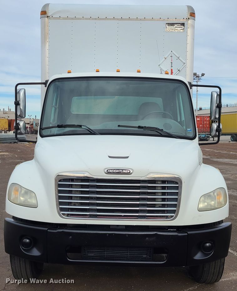 image for item DJ1675 2004 Freightliner Business Class M2  box truck