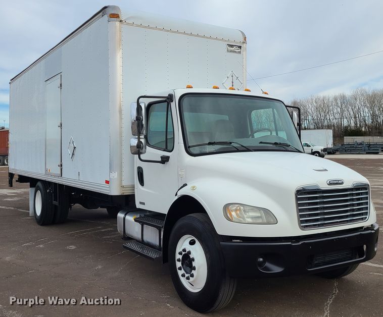 image for item DJ1675 2004 Freightliner Business Class M2  box truck