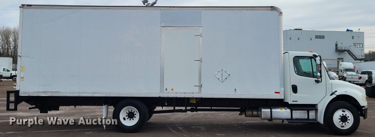 image for item DJ1675 2004 Freightliner Business Class M2  box truck