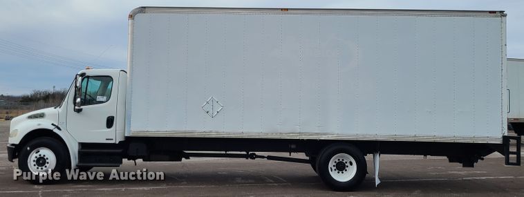 image for item DJ1675 2004 Freightliner Business Class M2  box truck