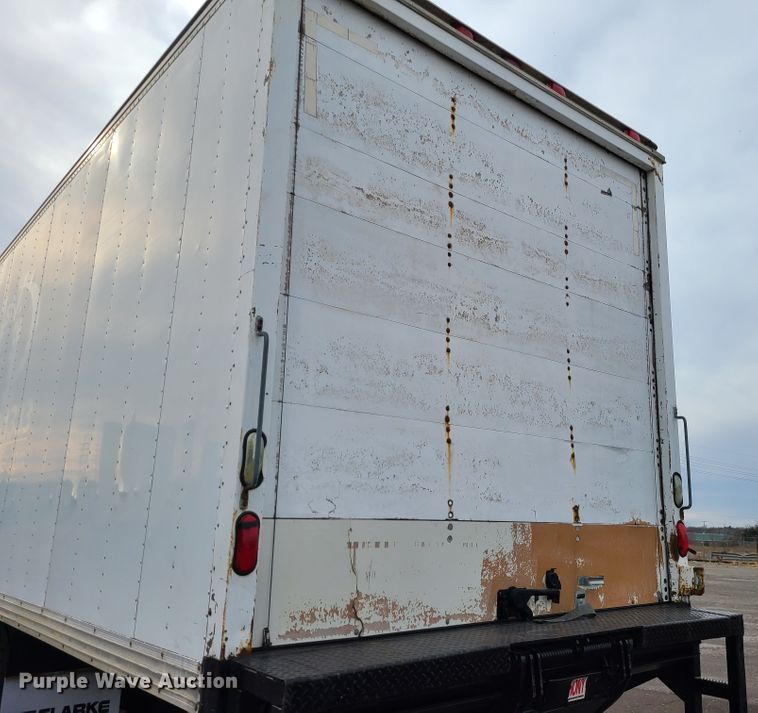 image for item DJ1675 2004 Freightliner Business Class M2  box truck