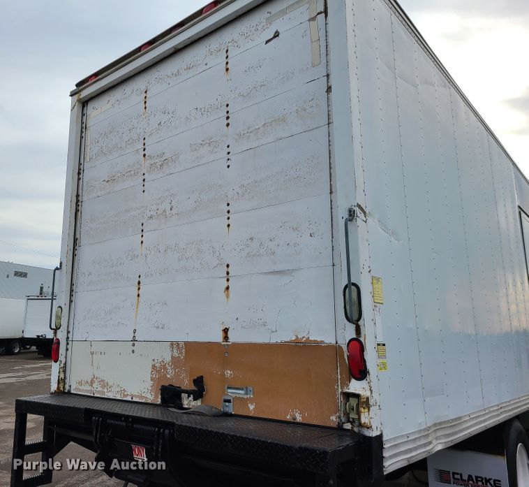 image for item DJ1675 2004 Freightliner Business Class M2  box truck