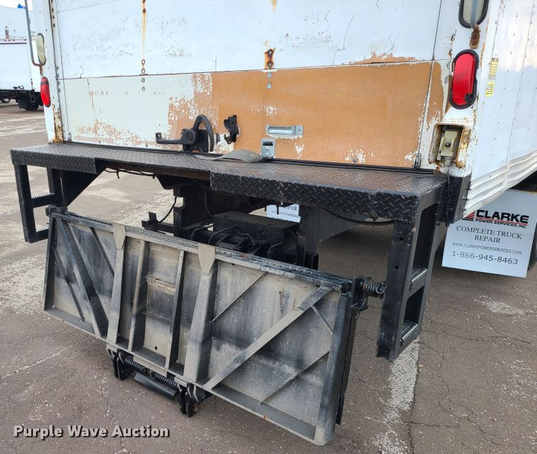 image for item DJ1675 2004 Freightliner Business Class M2  box truck