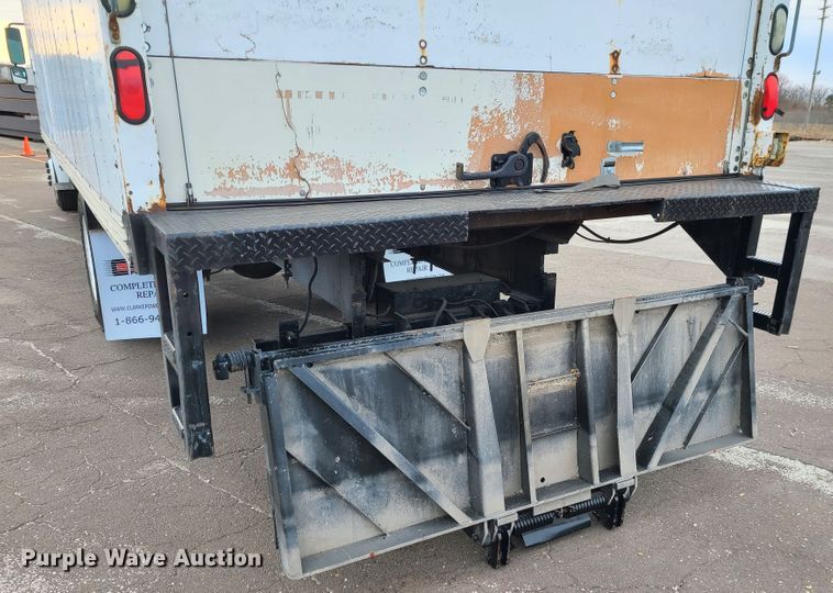 image for item DJ1675 2004 Freightliner Business Class M2  box truck